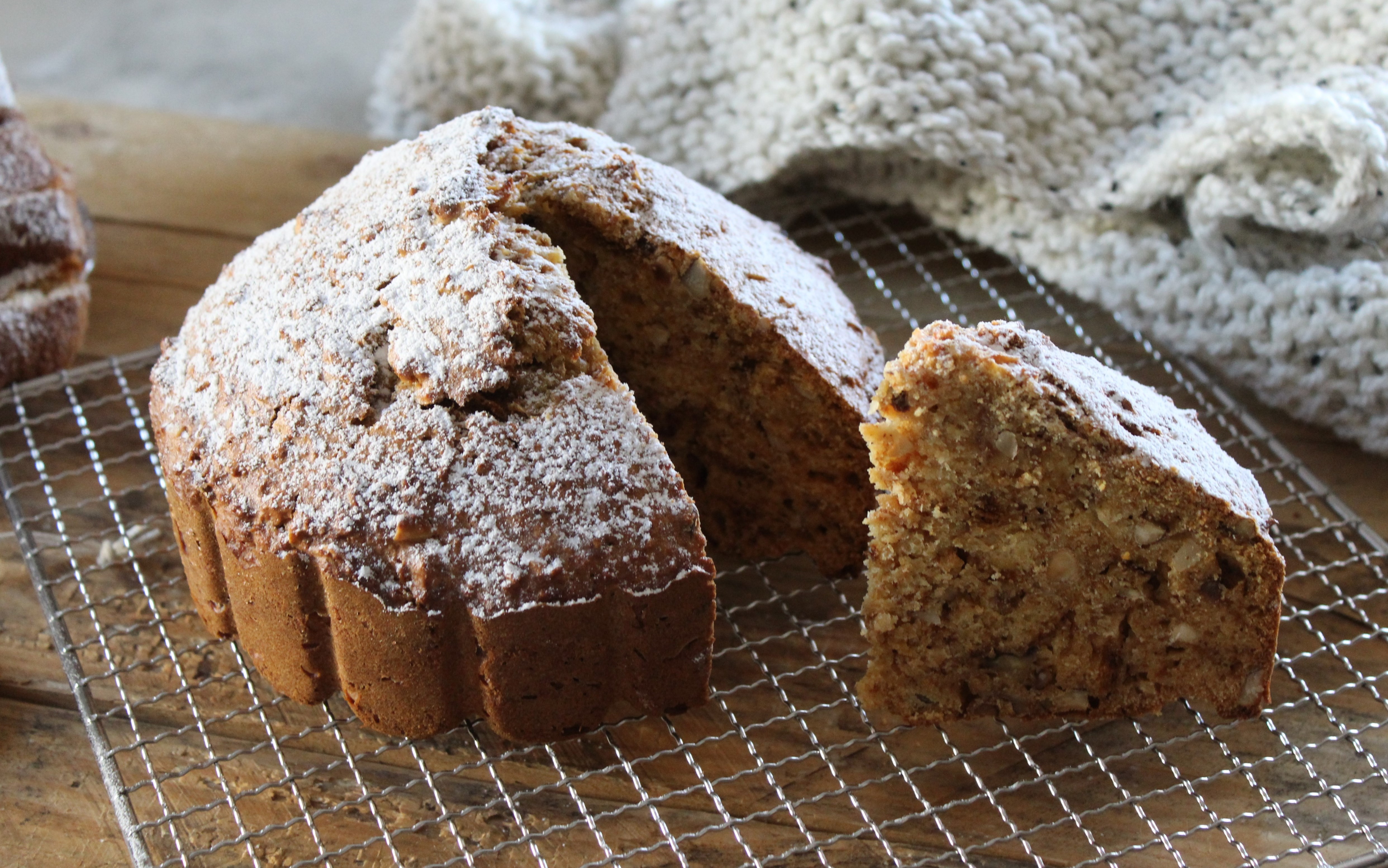 Torta del riciclo con pandoro e frutta secca - Mangioridoamo